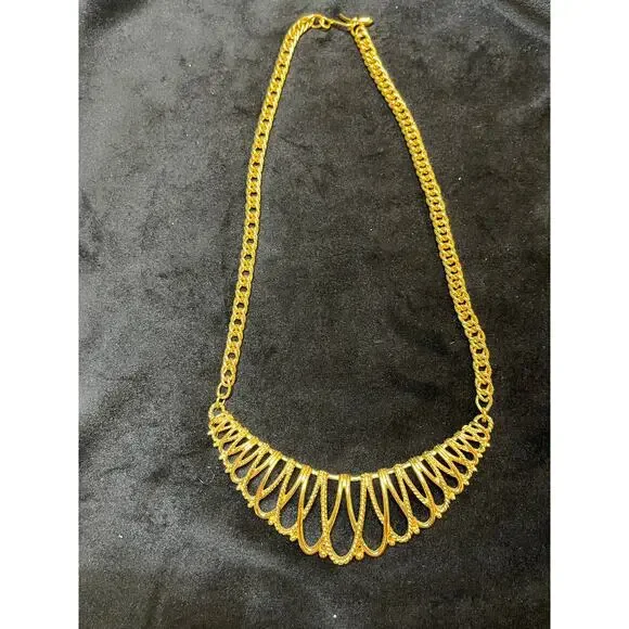 Vintage Joan Rivers Faux Pearl Necklace Double Hearts - Gold & Rhinestone clasp - Picture 7 of 8